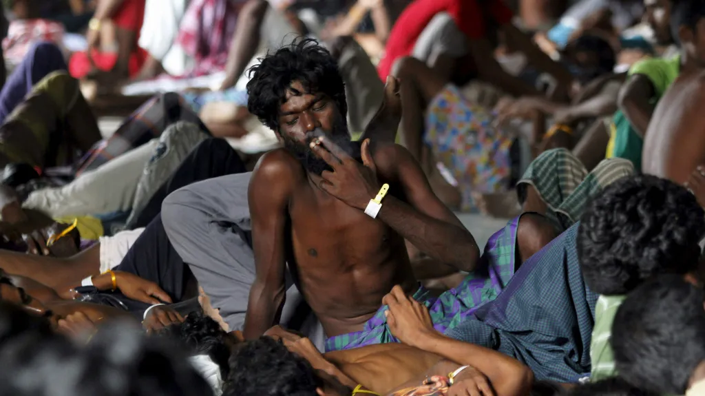 Uprchlíci v indonéském přístavu Langsa