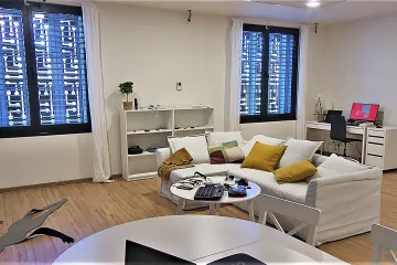 Chytrý byt lze ovládat očima a zaznamená i pád na zem. Testuje ho ostravská univerzita