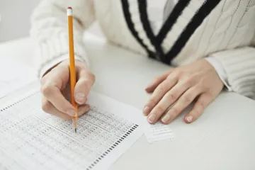 Každoroční problém a zatloukání. Cermat čeká dohled, nejistota zůstává