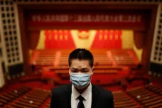 Peking upevňuje nadvládu nad Hongkongem. Funkce v úřadech mají zastávat jen lidé oddaní straně