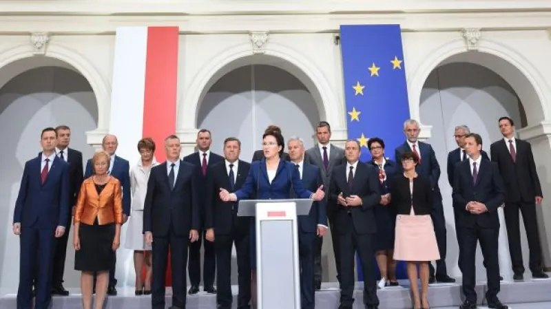 Analytik Dostál: Vláda Kopaczové je překlenovací