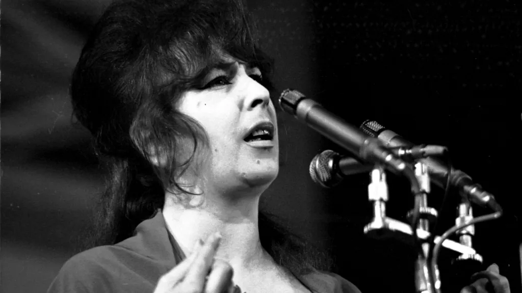 Jazzová zpěvačka Eva Olmerová
