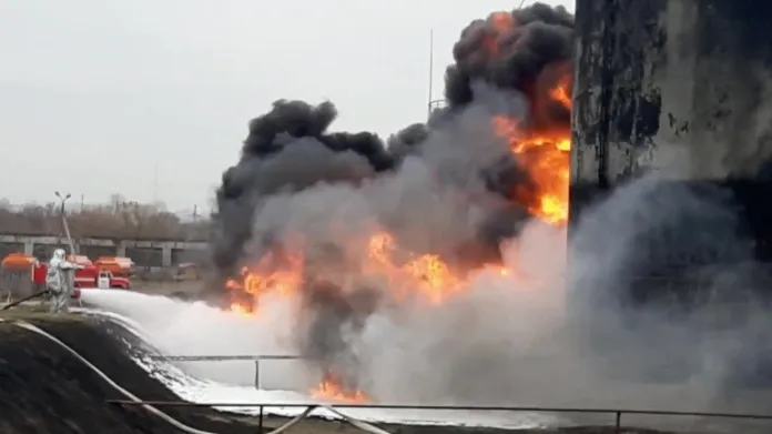 Požár skladu paliva v ruském Bělgorodě