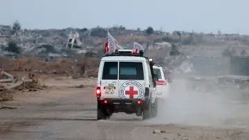 Těla rukojmí z Pásma Gazy převážel Červený kříž