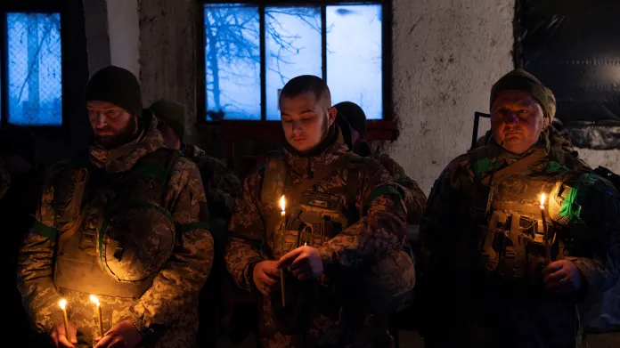 Ukrajinští vojáci slaví Vánoce