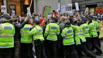 Protesty v Británii
