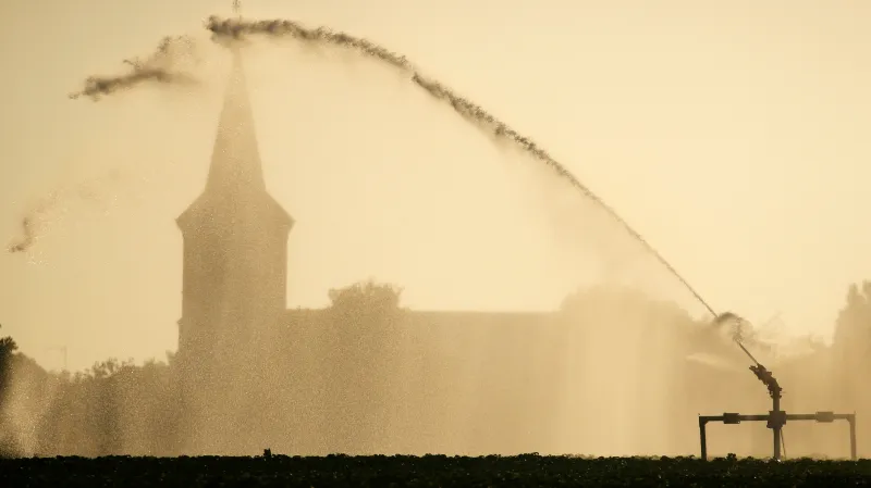Zavlažování pole ve Francii