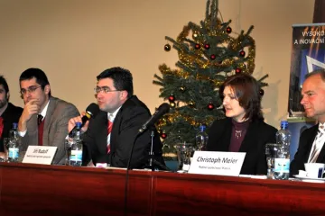 Konference hledá díru na trhu