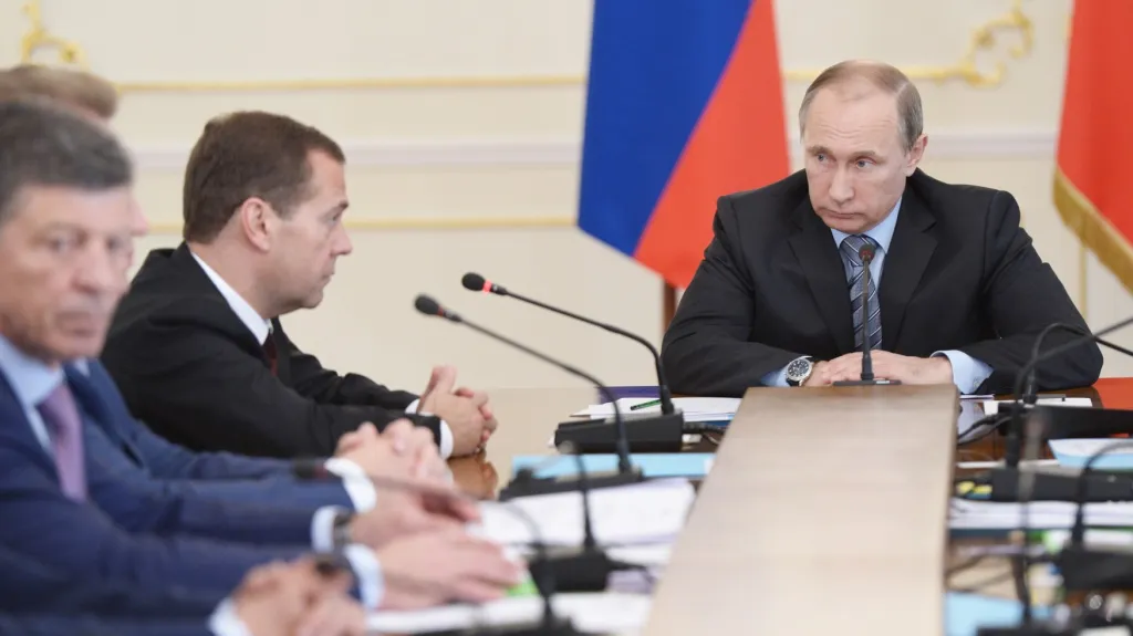 Vladimir Putin na jednání vlády