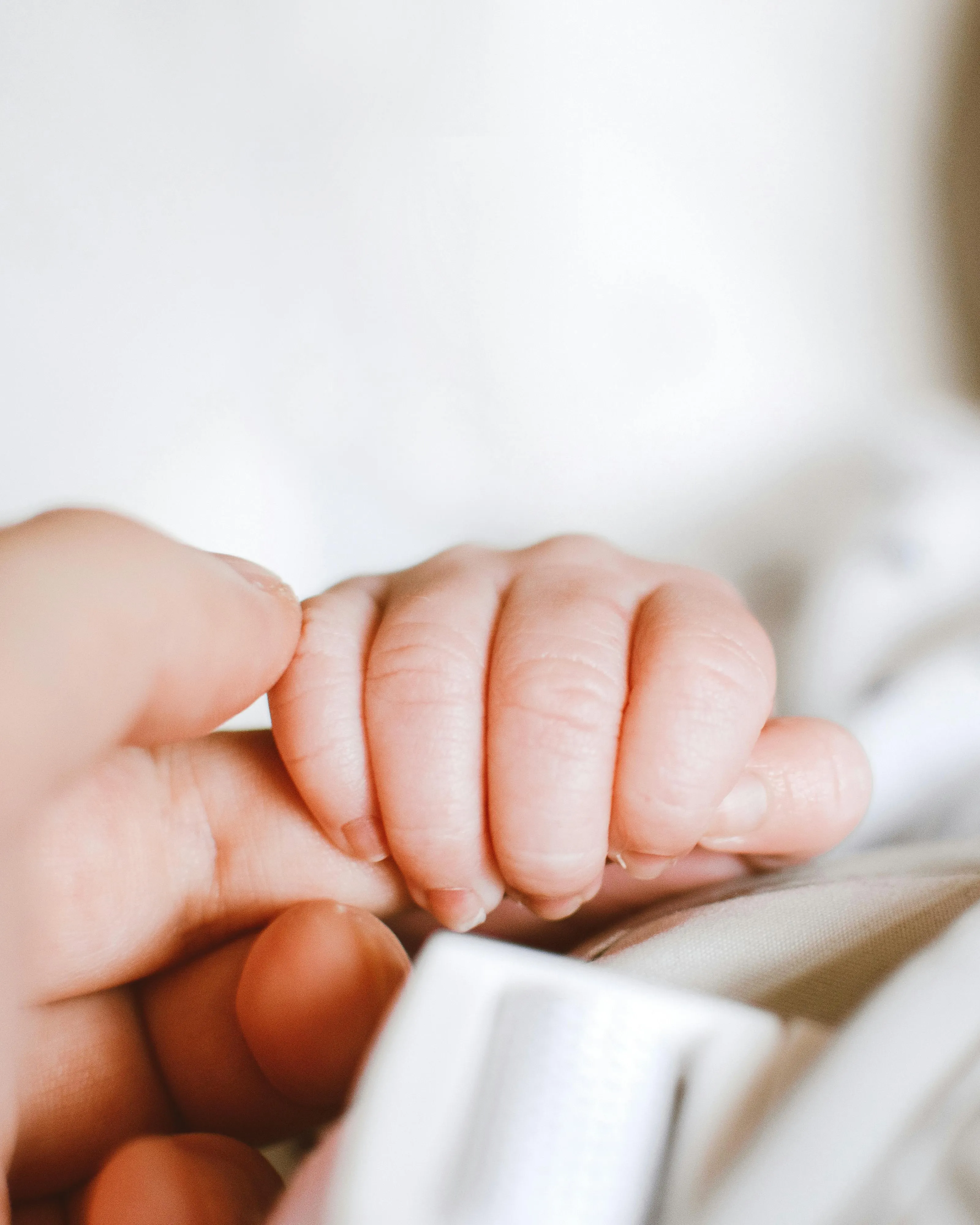 Porodnost i letos klesne na další historické minimum