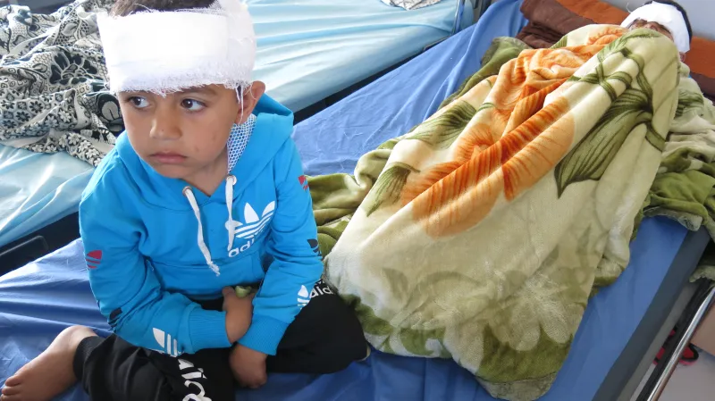 Po útoku na uprchlíky u syrského Aleppa zemřelo 80 dětí a 46 dospělých, další byli zraněni