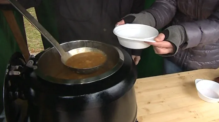Rozlévání tříkrálové polévky