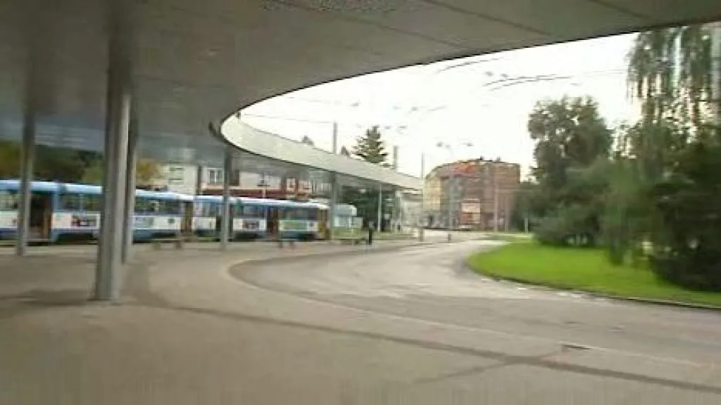 Nový přístřešek před nádražím