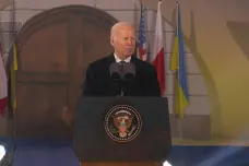 Putin se setkal s naší železnou vůlí, budeme hájit právo lidí žít bez agrese, řekl Biden ve Varšavě
