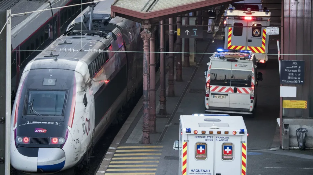 Pacienty s těžkým průběhem nemoci COVID-19 odvezl ze Štrasburku vlak TGV