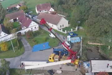 Je levnější a ekologičtější. Vědci z Ostravy testovali most z kůrovcového dřeva