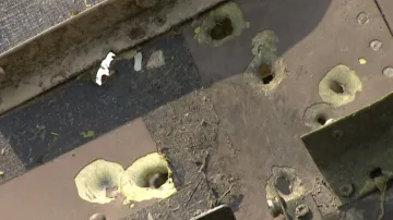 Nalezené trosky malajsijského letadla nesou stopy po zásahu raketou