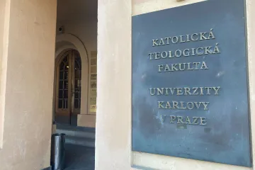 Akademický senát katolické fakulty žádá nucenou správu
