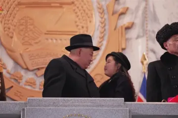 Na výročí vzniku severokorejské armády upozornila KLDR vojenskou přehlídkou