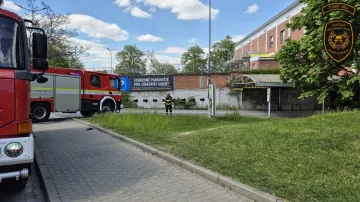 Hasiči zasahují u obchodního centra ve Zlíně