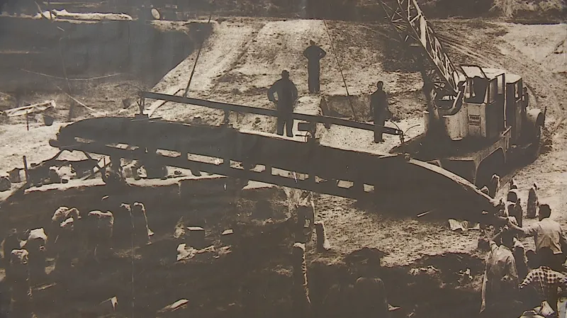 Vyzvedávání jednoho z monoxylů