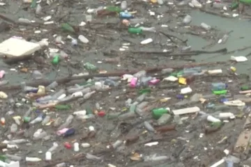 Masy odpadků v balkánských řekách ohrožují i provoz elektráren