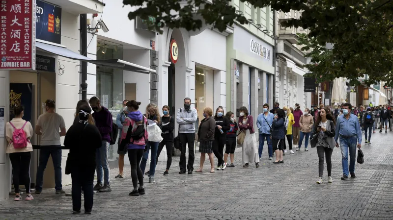 Fronta ve čtvrtek 10. září k odběrovému místu na Václavském náměstí