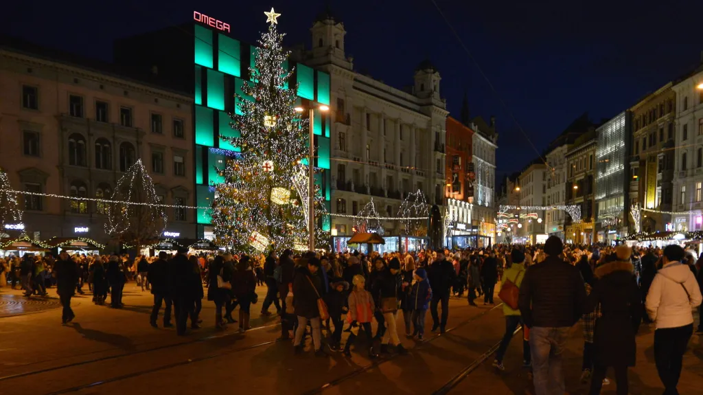 Vánoční strom na náměstí Svobody v Brně
