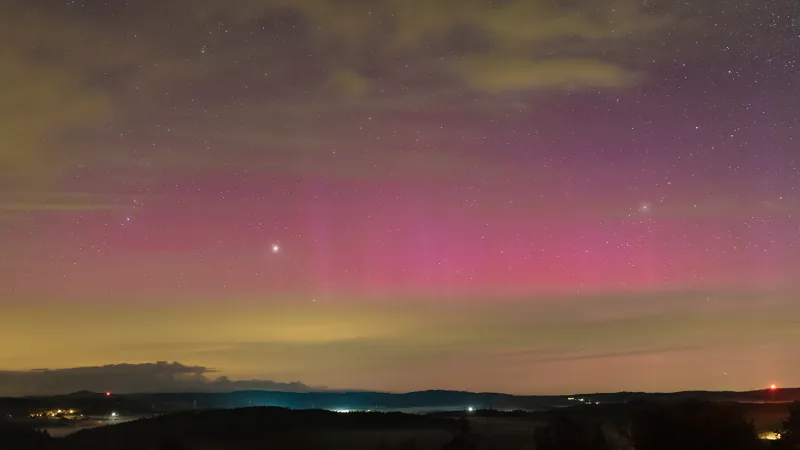 Polární záře zachycená v noci na 6. května ze Záhořic na Karlovarsku