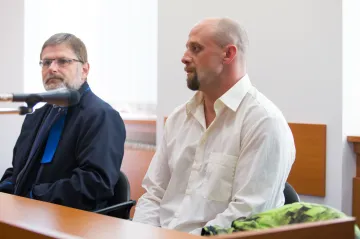 Za sražení policistky dva a půl roku vězení. Soud potrestal zdrogovaného motorkáře