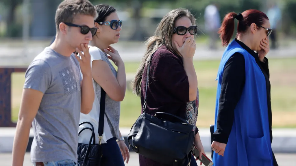 Pozůstalí u káhirského letiště