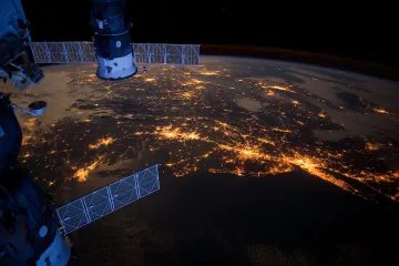 Za díru na ISS nemohl meteorit. Už na Zemi ji způsobil nepozorný ruský zaměstnanec