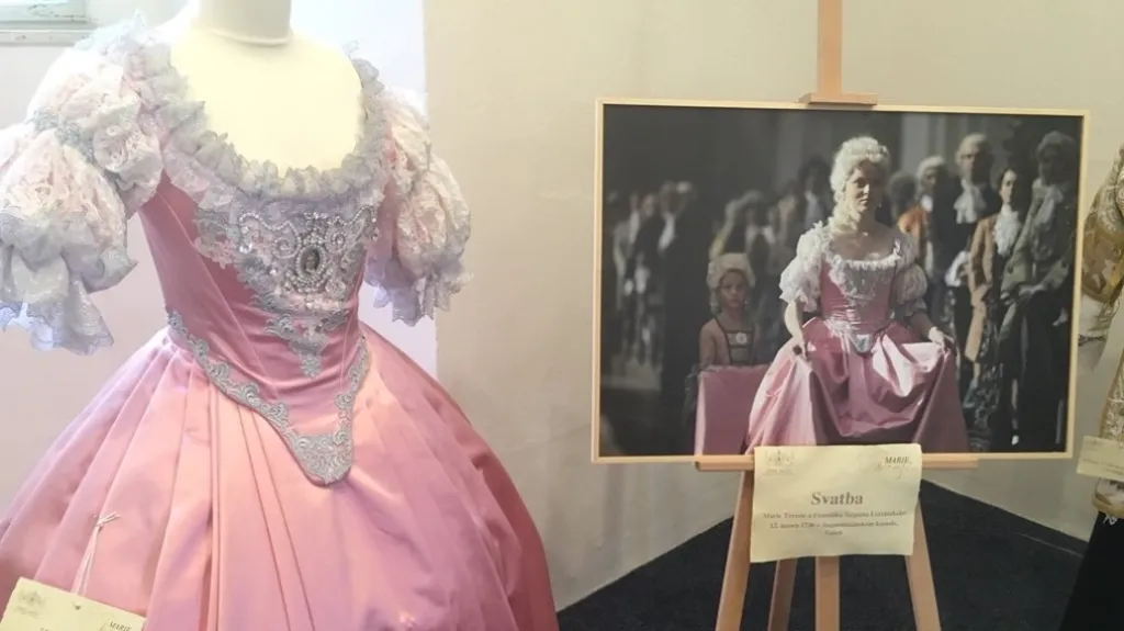 Výstava kostýmů z filmu Marie Terezie
