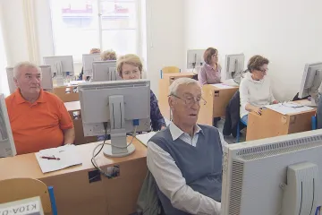 Zájem o univerzity třetího věku roste, školy vypsaly přes 1600 kurzů