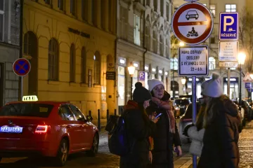 Zákazy vjezdu na Starém Městě platily jedinou noc. Primátor je nechal škrtnout, magistrát prověří zákonnost