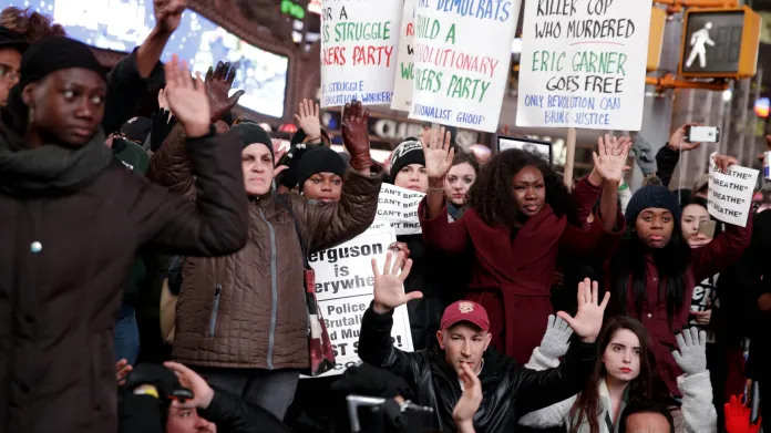 Protesty v New Yorku proti neobviňujícímu verdiktu poroty
