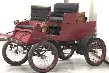 Sto deset let starý parní automobil jde v Brně do dražby