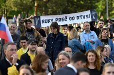 Lidé v centru Bratislavy protestovali proti změnám v RTVS, akci svolala část opozice