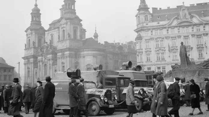 Německá okupační vojska na Staroměstském náměstí