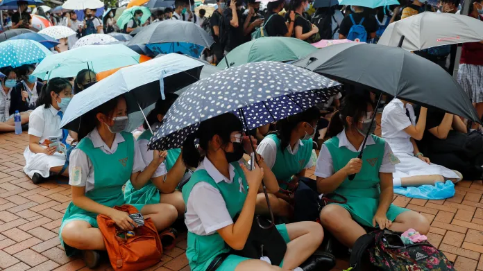 K protestům v Hongkongu se připojili studenti