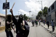Haiti zachvátily pouliční protesty, policie použila slzný plyn
