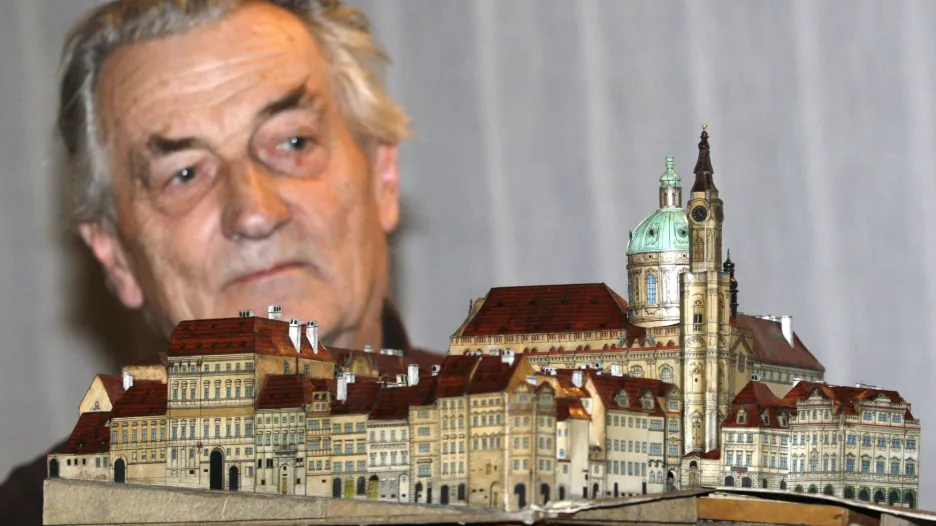 Restaurátor Langweilova modelu Jiří Bouda a jeho práce
