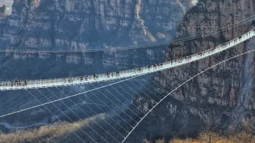 Nejdelší skleněný most leží v Číně