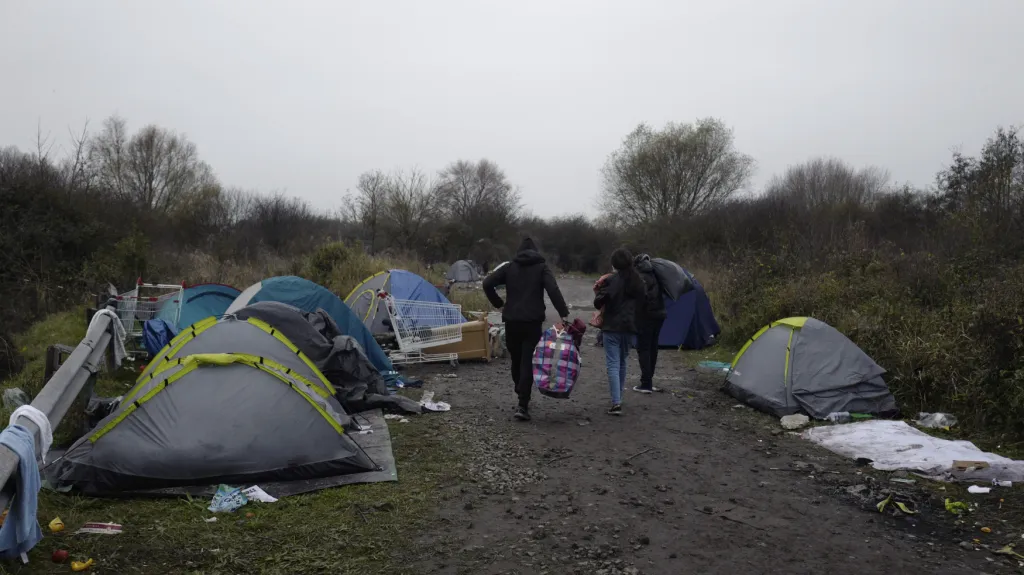 Provizorní tábor pro migranty v severní Francii