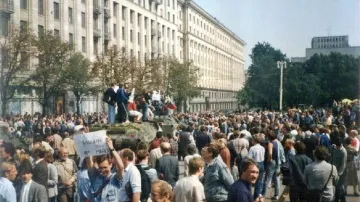 Ulice Moskvy při srpnovém puči 1991