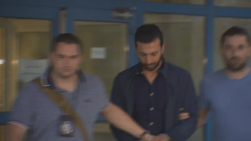 Policisté zadrželi skupinu cizinců, kteří o víkendu surově napadli číšníka v centru Prahy