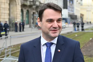 Macinkovo vystoupení v Mnichově kritizuje opozice. Ministra hájí Okamura i Turek