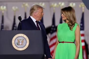 Bude se rozhodovat mezi americkým snem a ničivým socialismem, řekl Trump o volbách. Přijal nominaci