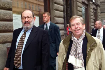 Nejen Dan Brown, své romány do Prahy zasadil Philip Roth či Umberto Eco