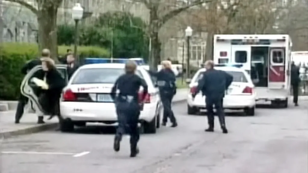 Policejní zásah v areálu virginské polytechniky